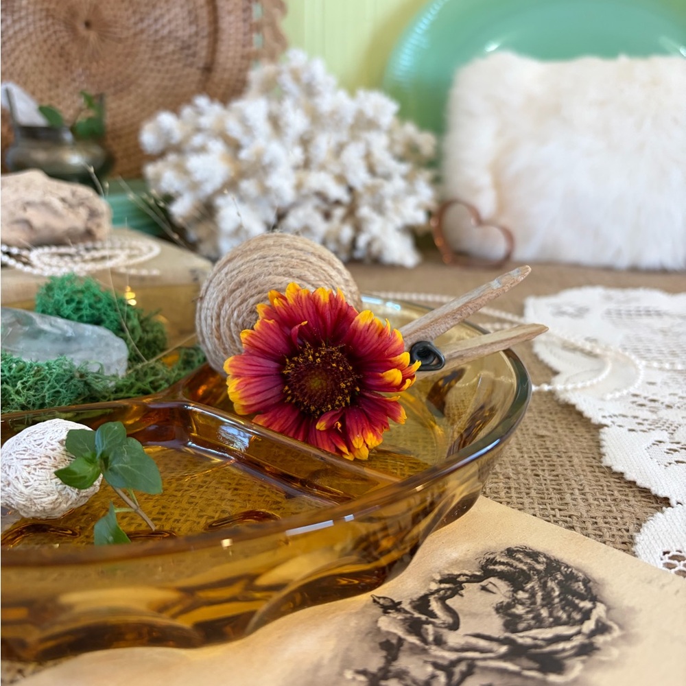 Vintage Amber Glass Dish - Picture 4 of 8